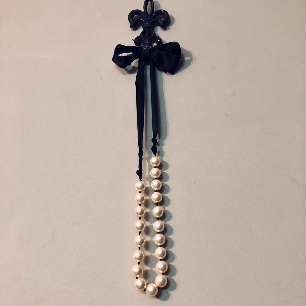Oversized Pearl Necklace
